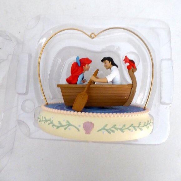 NEW 2007 HALLMARK DISNEY LITTLE MERMAID KISS THE GIRL MAGIC CHRISTMAS ORNAMENT - Picture 2 of 8